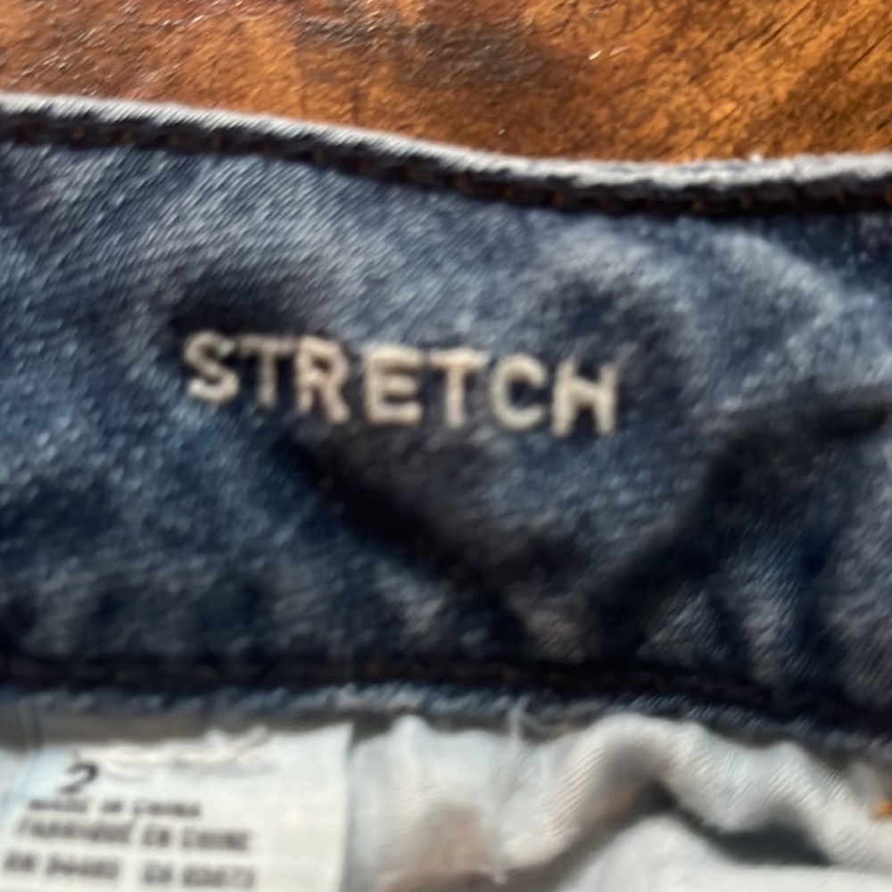 American Eagle Outfitters shorts with 2 front pockets and zipper w/button. - Picture 3 of 8